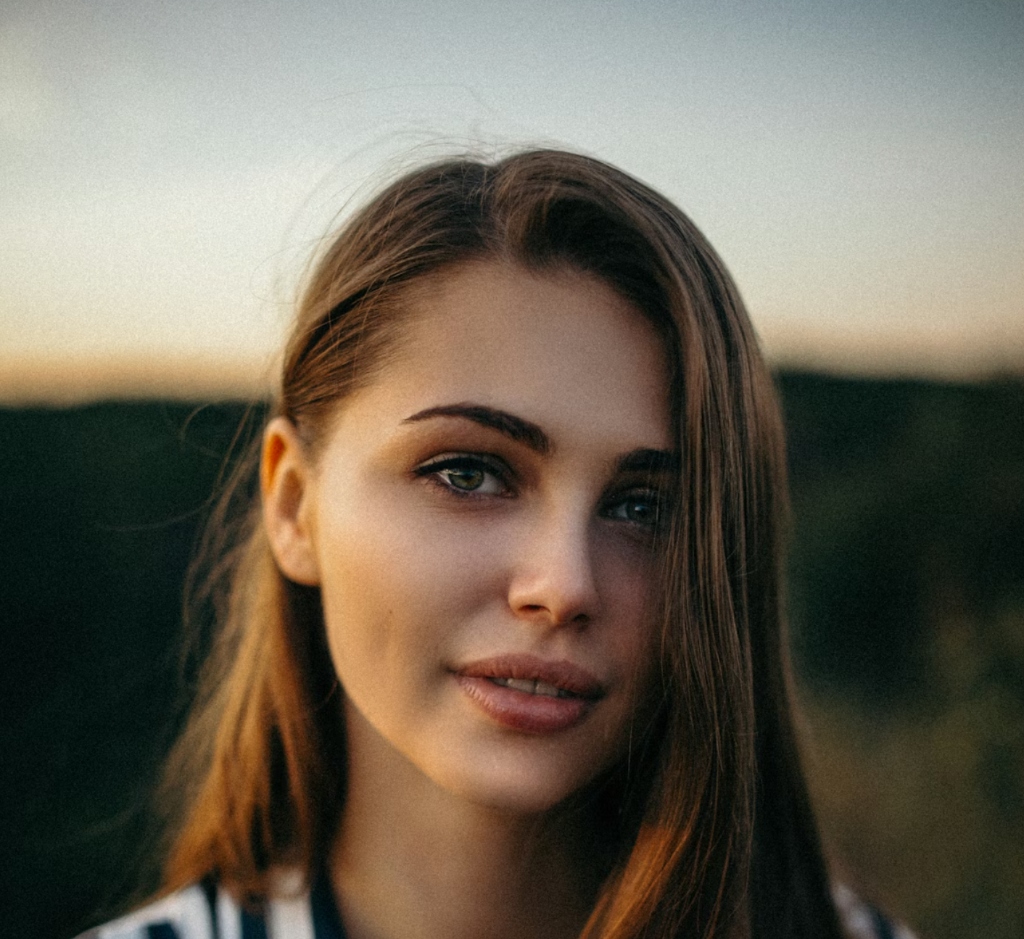 Mujer mirando a cámara